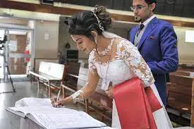 Couples opt for weekday weddings 